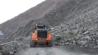 Hakkari-Yüksekova kara yolu heyelan nedeniyle kapandı