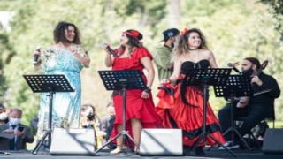 İzmir’de Dünya Romanlar Günü kutlandı
