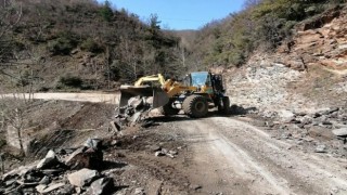 Manisa Turgutlu’da yol çalışmaları devam ediyor