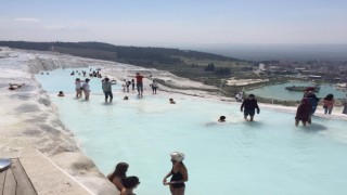 Pamukkale yasaklara rağmen para basıyor (Özel Haber)