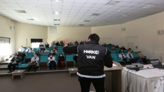 Van'da kadınlara "uyuşturucu ile mücadele" semineri