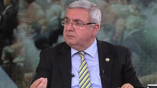 "Bürokraside çift maaş uygulamasına son verilmelidir" çağrısı yapan AKP'li Mehmet Metiner, Twitter hesabını kapattı