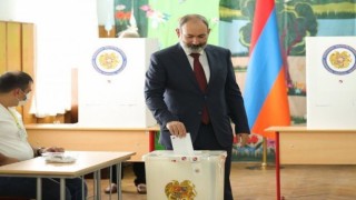 Ermenistan'da seçim sonrası Paşinyan zafer ilan etti, Koçaryan sonucu tanımadı