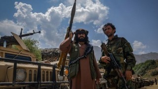 Afganistan'ın Pençşir Vadisi'nde üç kasabayı ele geçiren Taliban karşıtı güçlerin etrafı kuşatıldı