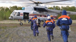 Rusya'da turist helikopteri göle düştü