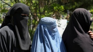 Taliban: Güçlerimiz kadınlarla nasıl konuşulacağını bilmiyor, geçici bir süre evden çıkmayın