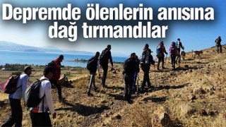 Van'da, depremde ölenlerin anısına dağ tırmandılar