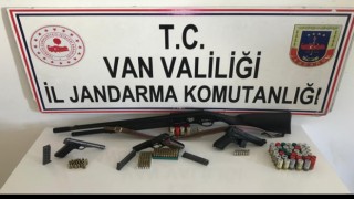 Van'da evlere "ruhsatsız silah" baskını