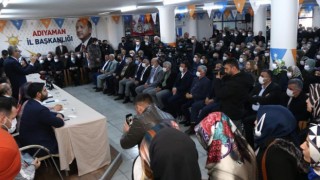 Mahir Ünal'ın konuşması sırasında “AK Partiliyim, esas meselemiz işsizlik, açım” diyen vatandaş salondan çıkarıldı