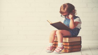 Mülkiye Tekin: Kitap okumak...