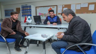 Yerde bulduğu 11 bin 900 TL parayı sahibine iade etti