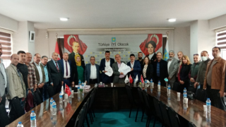 AKP'den istifa eden 412 kişi İyi Parti'ye geçti
