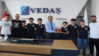 Minik hentbolculardan VEDAŞ’a teşekkür ziyareti
