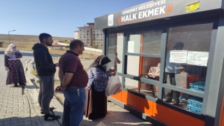 Van'da ara verilen Halk Ekmek satışı yeniden başladı