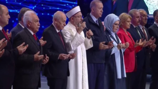 "Perinçek hangi duayı okuyordu acaba?"