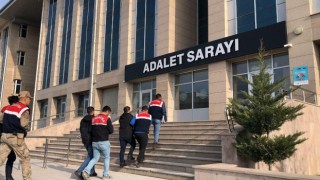 Alıkoydukları mültecilere işkence yapıp ailelerinden fidye isteyen 4 kişi tutuklandı