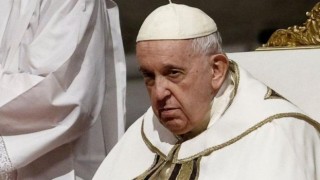 Papa Noel arefesi ayininde insanların 'servet ve iktidar' açlığını kınadı