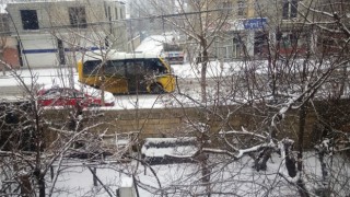 Van'da 30 yerleşim yolu kapandı