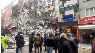 Ertuğrul Özkök'ten deprem mektubu; lütfen Bay Kemal bir süre gelmesin, Bay Başkan bir süre "çakmasın"