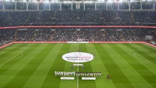 Fenerbahçe'nin ardından Beşiktaş tribünlerinden de "Hükûmet istifa" tezahüratları
