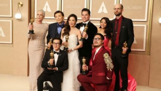 Oscar Ödülleri 2023: Everything Everywhere All At Once geceye damgasını vurdu