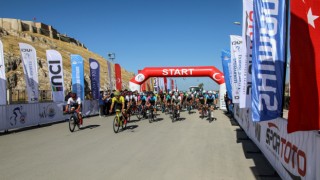 ‘Tour of Van’ bisiklet yarışı Van Kalesinde start aldı