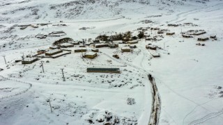 Van'da 50 yerleşim yerinin yolu ulaşıma kapandı