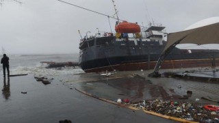 Zonguldak'ta batan geminin 11 mürettebatı kayıp, bir personelin cansız bedenine ulaşıldı