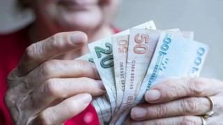 Emekli aylığına gelen zam oranına tepki yağdı: "Açlık sınırı 14 bin 26, emekli maaşı 10 bin lira!"