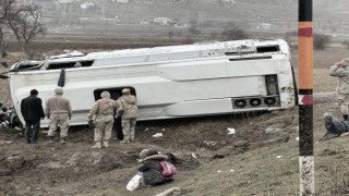Van-Tatvan yolunda kaza: 27 yaralı var