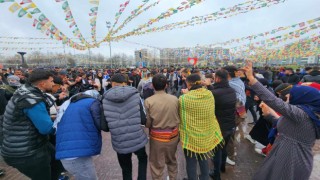 Diyarbakır'da yüzbinler Newroz alanında