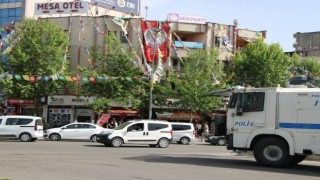 DEM Parti Batman il binasına polis baskını