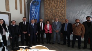 Engelliler İpekyolu belediyesinin verdiği kahvaltıda buluştu