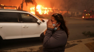 Los Angeles yangını büyüyor: En az beş can kaybı, 140 bine yakın tahliye