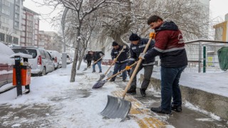Van'da 560 yerleşim yeri ile bağlantı kesildi