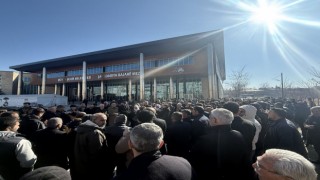 Van'da 'kayyım nöbeti' sürüyor