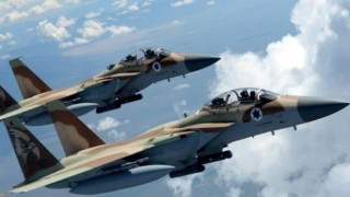 İsrail, Suriye'deki eski askeri üsleri bombaladı