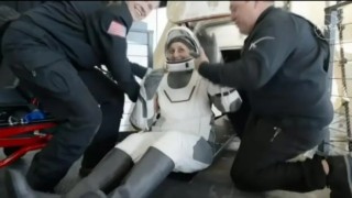 Uzayda dokuz ay mahsur kalan astronotlar Dünya'ya döndü