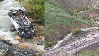 Hakkari'de minibüs dereye uçtu: 2 ölü, 3 yaralı