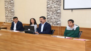 Meclis toplantısını engelliler yönetti