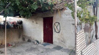 Şam'ın HTŞ yönetimine bağlı silahlı gruplar, Alevilerin yaşadığı mahalleyi bastı; evleri "kal" veya "git" anlamına gelen "X" ve "O" harfleri ile işaretledi