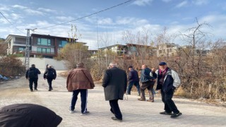 Aktivistler turistik Edremit için yürüdü: Beton bloklar yeşil cenneti boğuyor!