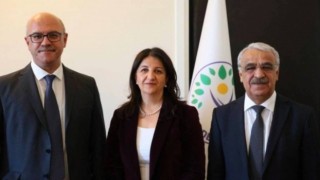 İmralı heyeti, Öcalan'la görüşmek için adaya gitti