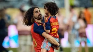 Marc Cucurella'nın uzun saçlarının sırrını gözyaşları ile anlattılar!
