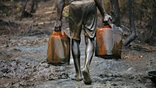 Petrol çalmak isteyen 43 kişi hayatını kaybetti