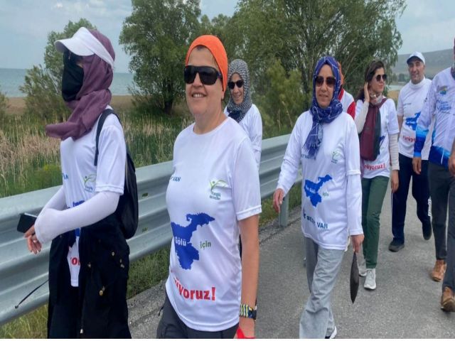 Adilcevazlılar aktivistleri alkışlarla karşıladı