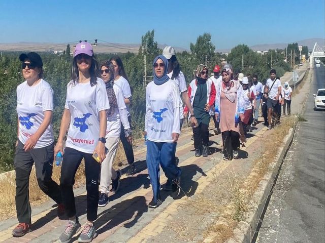 Kadın aktivistler Van Gölü için yürüyor